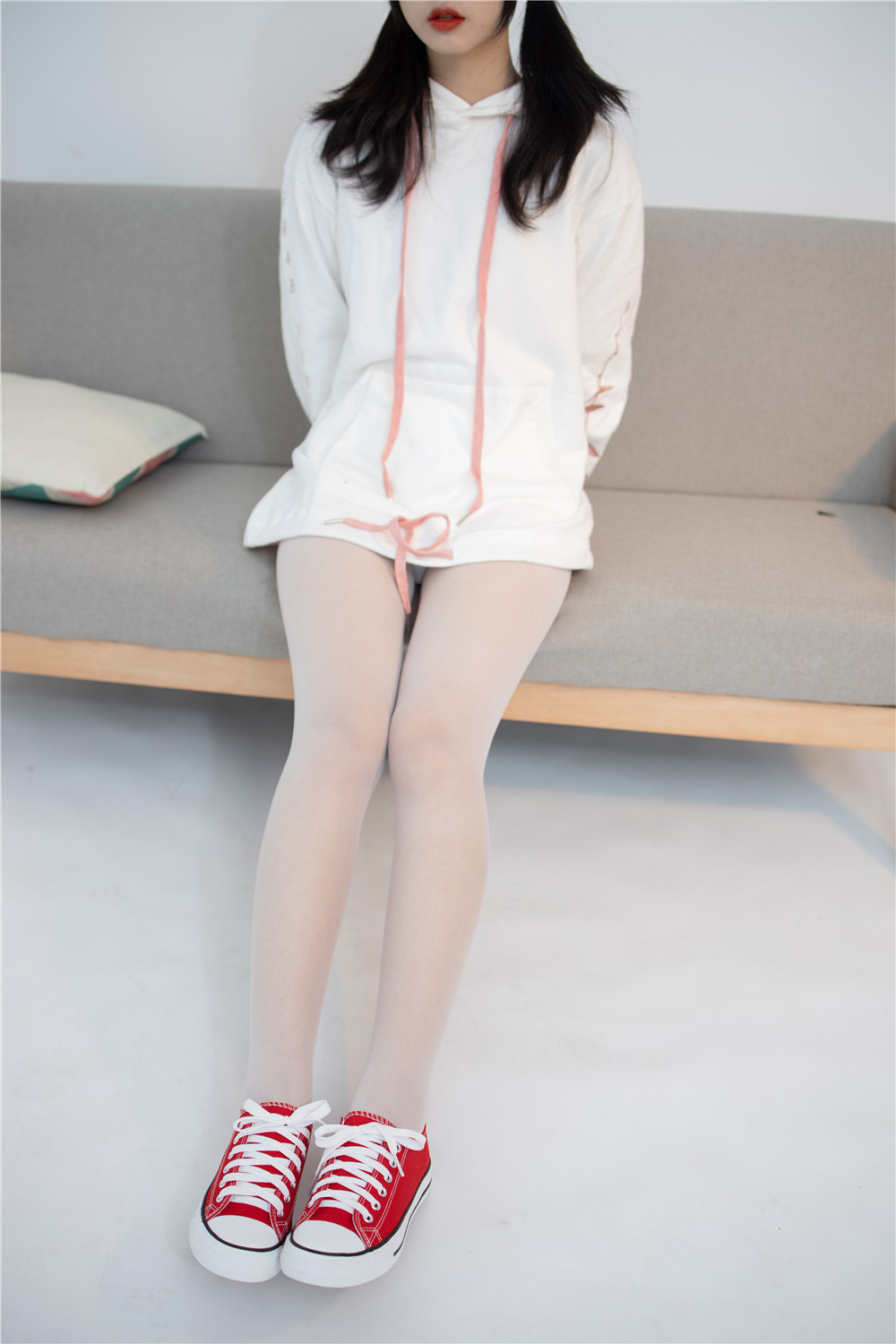 图片[1]-JKFUN-040《红色帆布鞋定制》13D白丝 小夜 [50P1V05’21”]-微密空间-全网最全抖音网红铁粉空间写真